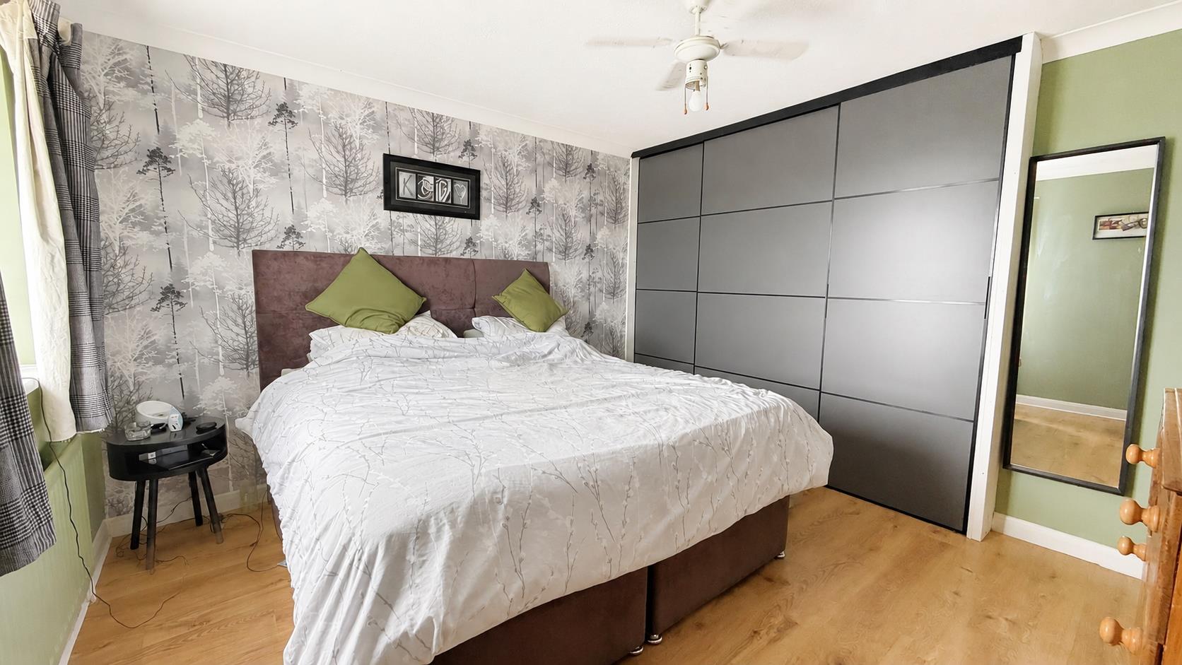 3 bed property in Park Crescent, Hastings
